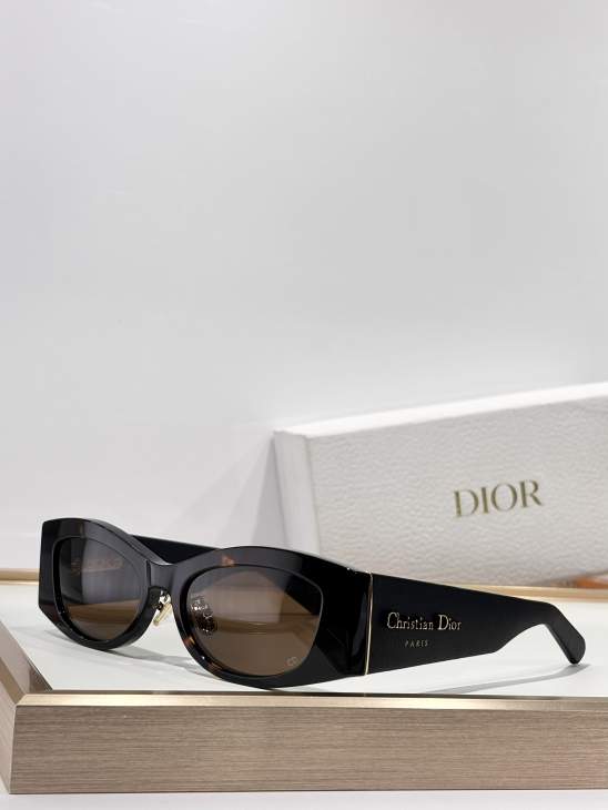 Picture of Dior Sunglasses _SKUfw76989645fw